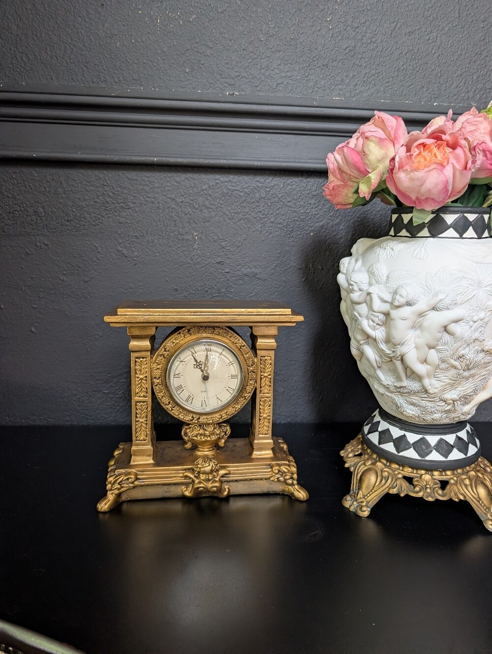 Vintage Rare, Gold Ornate Baroque Style Cherubs Details Mantle Shelf Quartz Cloc